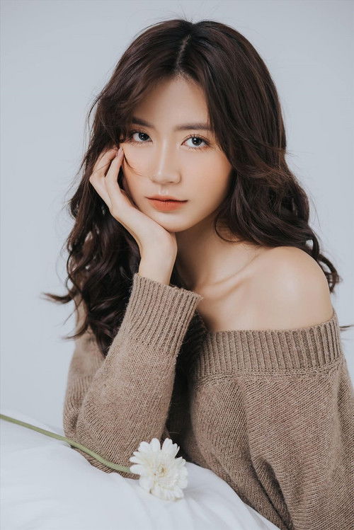 Nguyễn Ngọc Huyền as Vân Vân