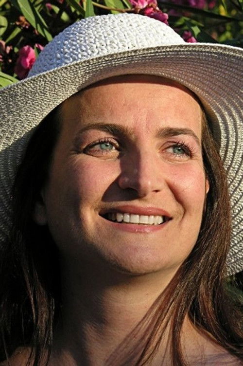 Nihal Tercan as Mişka'nın Annesi