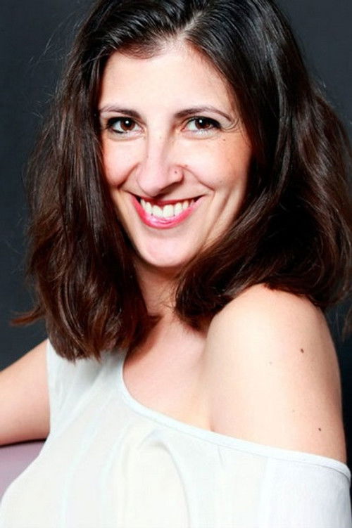 Rafaela Rivas as Lola