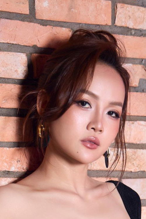 Diễm Phương as Bích Ngọc (Ruby)