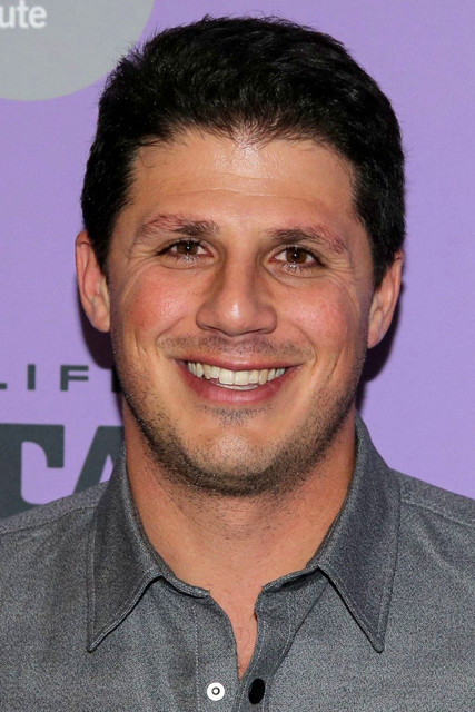 Jonathan Yunger as Guard