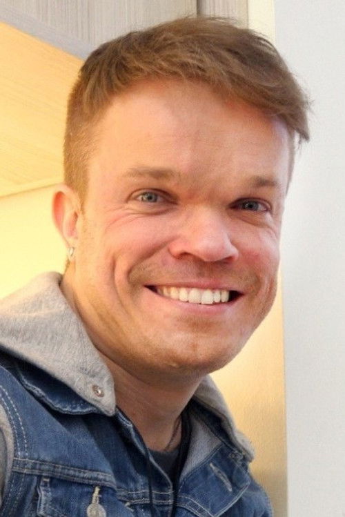 Alo Kurvits as Race City Host