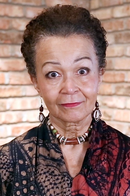 Lizan Mitchell as Elizabeth Green