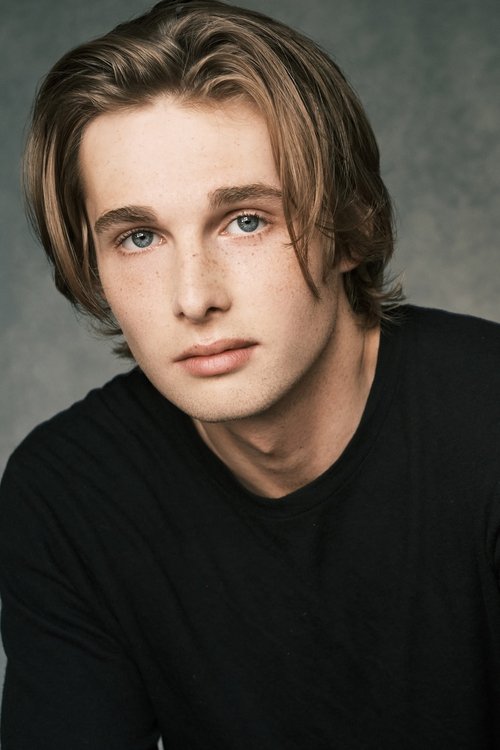 Daniel Grogan as Tucker Sampson