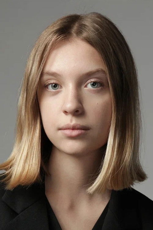 Afina Lukidi as Lera Bulgina