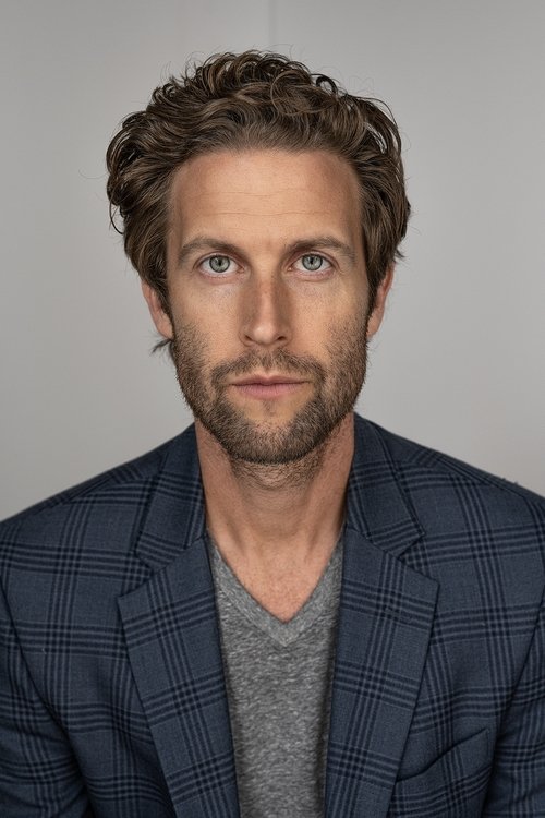 Griffin Hood as Devin Taylor