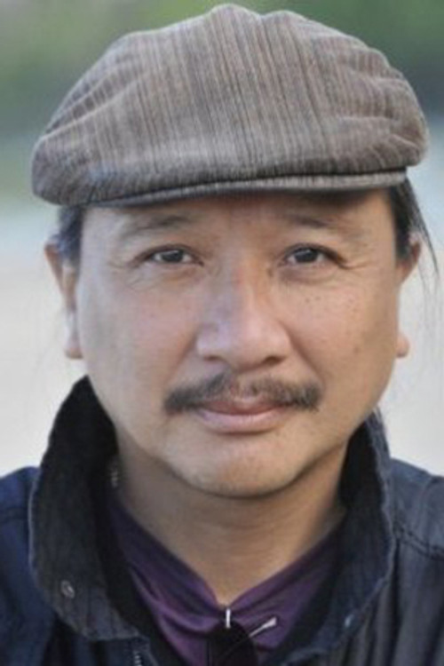 Mat Troi Day as Le serveur