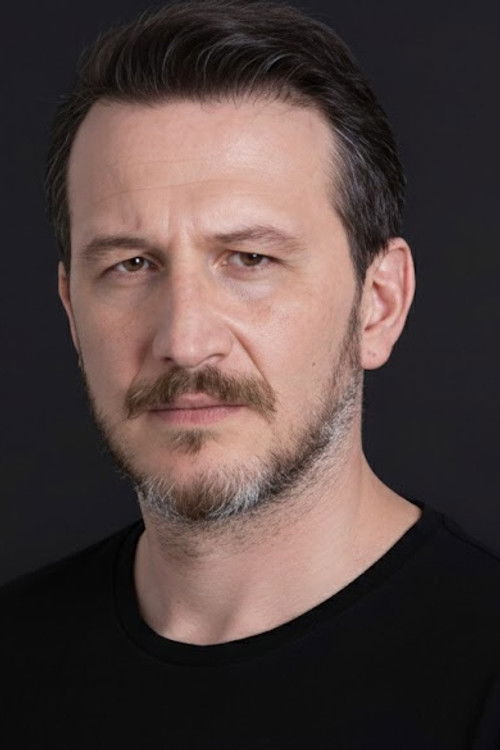 Osman Sonant as Sadi Yaşar