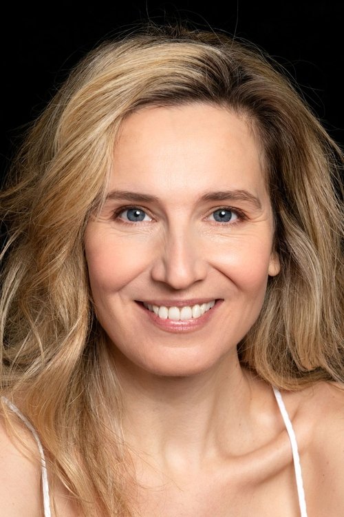 Laura Sophia Landauer as Sarah