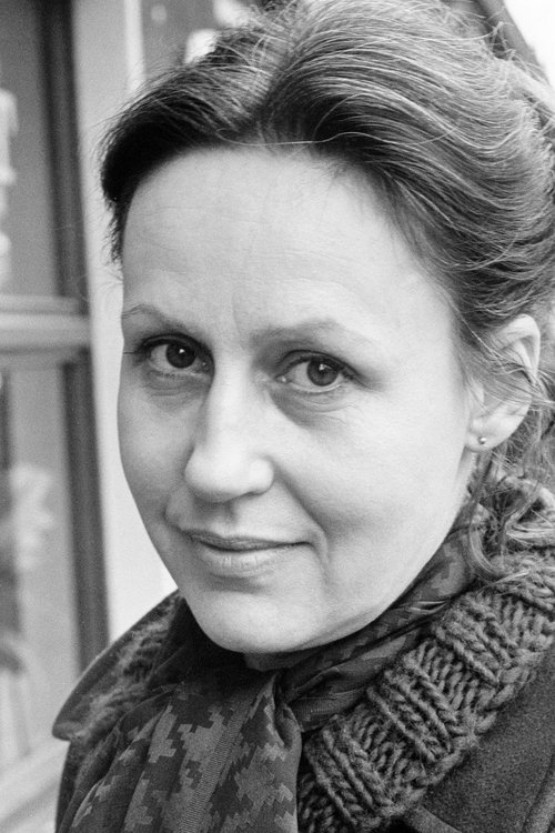 Gisela Stein as Lola Braun