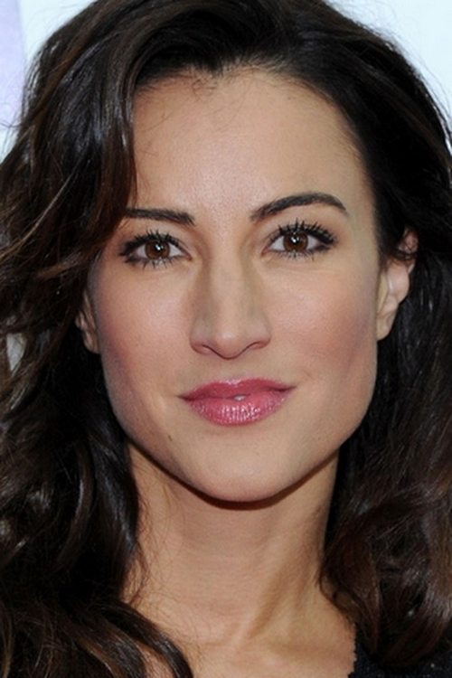 America Olivo as Amelia