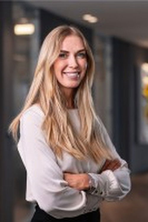 Karoline Fagerheim Hansen as Marta