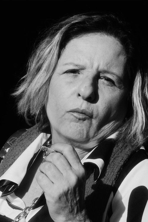 Ticiana Studart as Luciana