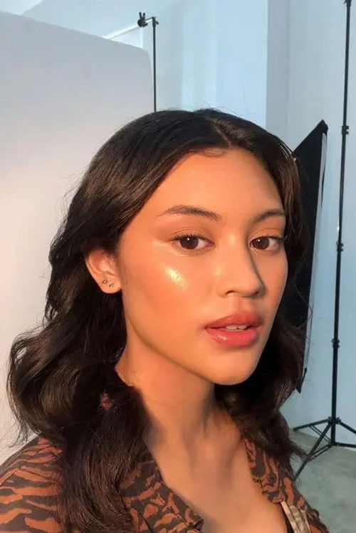 Naura Hakim as Lidya