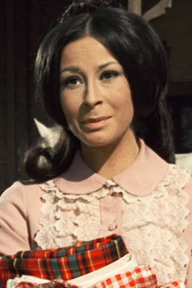 Cristina Iosani as Senorita