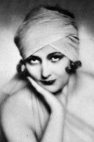 Betty Astor as Mieze