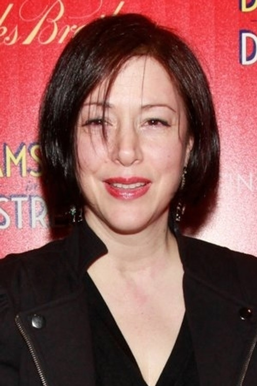 Carolyn Farina as Cousin Linny