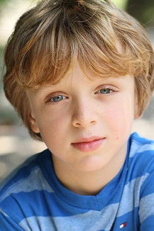 Nico Delpiano as Shawn