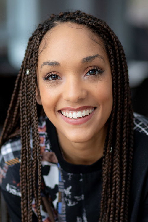 Eva Dortélus as Bettina