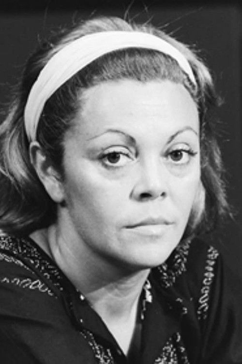 Alina Vaz as Francisca da Esquina, a Francisquinha