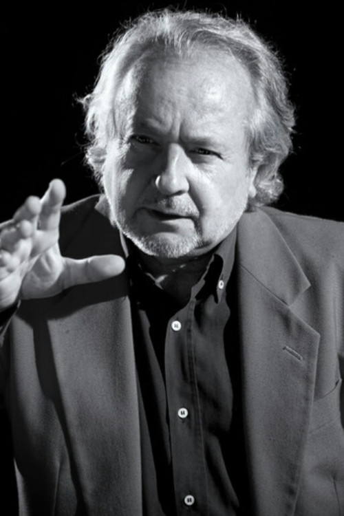 Edoardo Nevola as il piccolo Leo