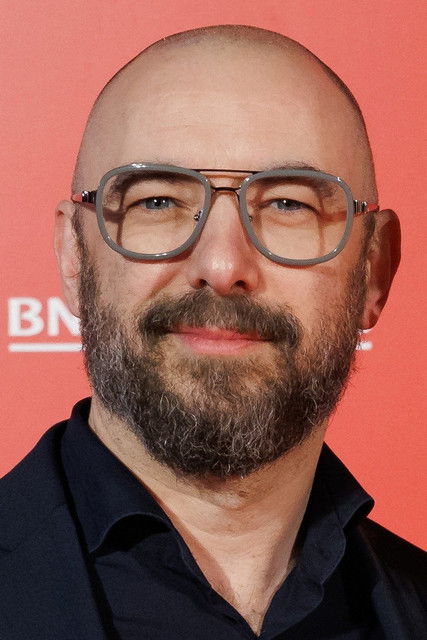 Michaël R. Roskam as Narrator