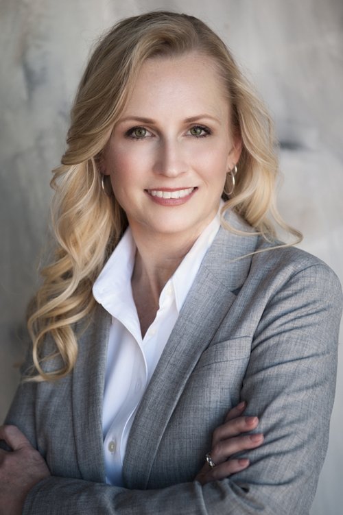 Leslie Sides as FBI Agent