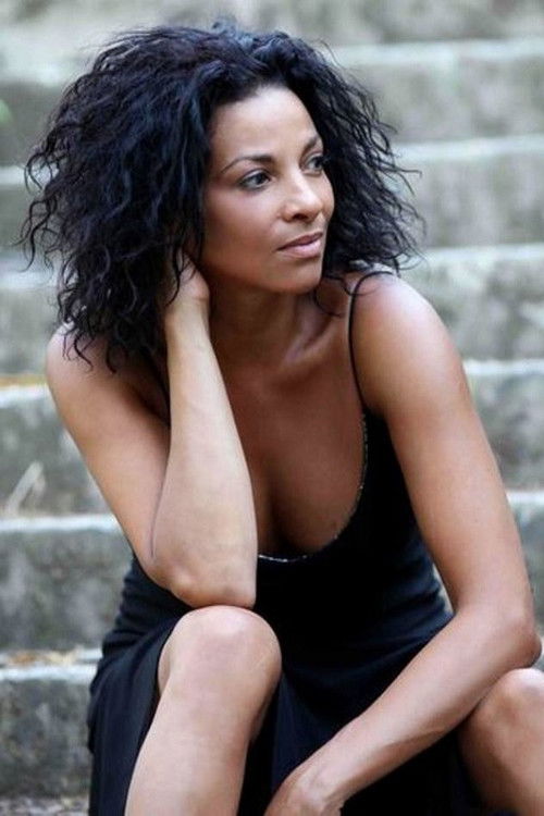 Mary Asiride as Fiona