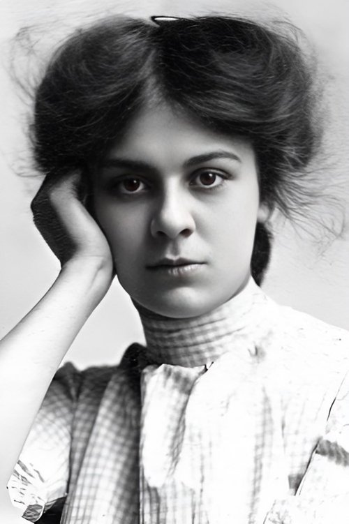 Lottie Briscoe as Aileen