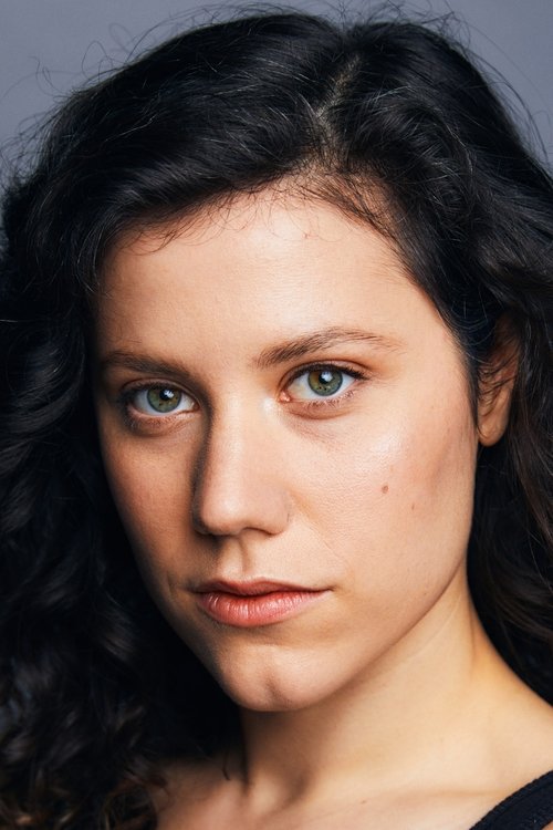 Renee Gagner as Carrie