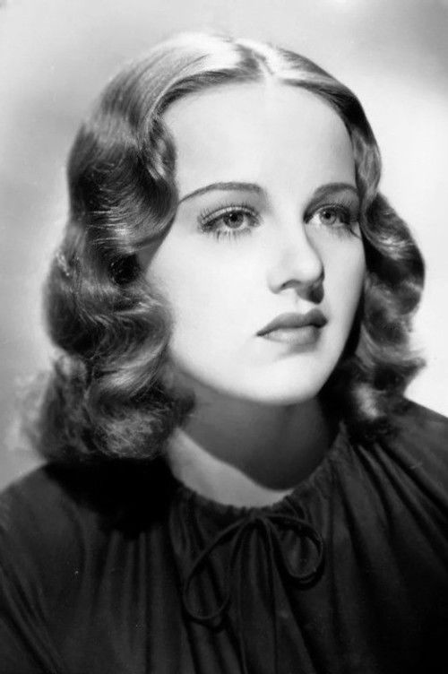 Helen Gilbert as Nancy Messenger