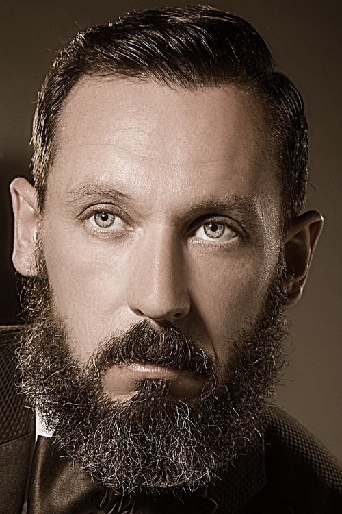 Ettore D'Alessandro as Young Mechanic