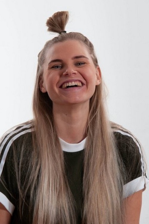 Tytti Junna as Helasuo-klinikan vastaanottohenkilö