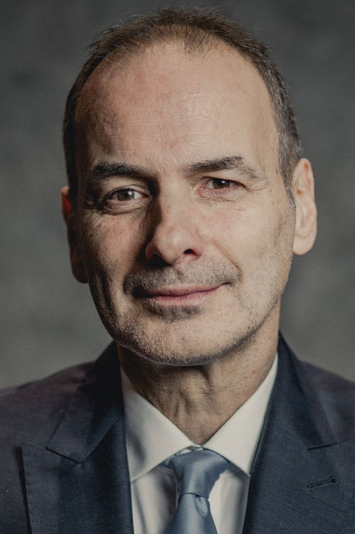 Stefan Job as Schulleiter