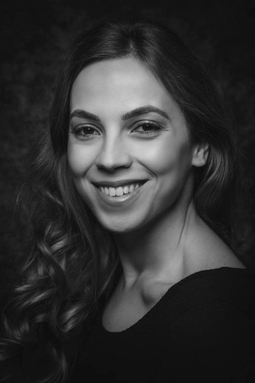 Maria Kamakari as Γιώτα