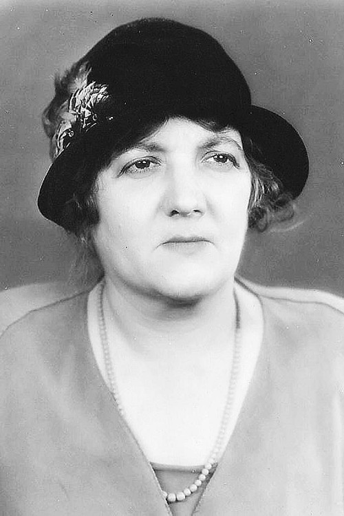 Adrienne D'Ambricourt as Cafe Proprietress (uncredited)