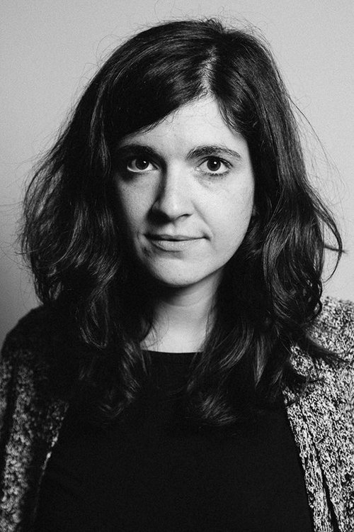 Júlia Berkes as Filialleiterin