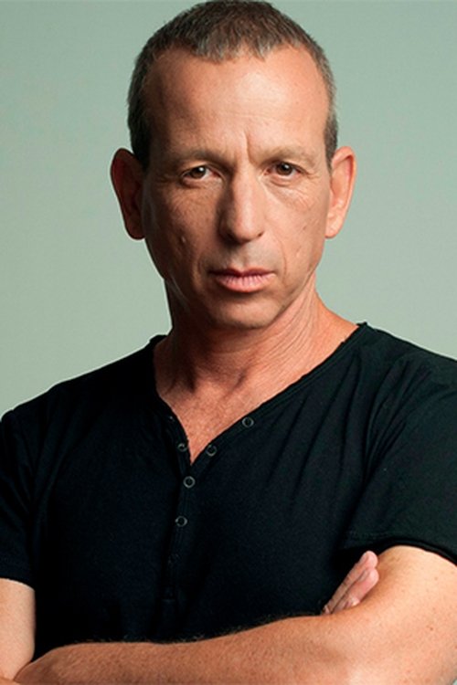 Yftach Katzur as Benji