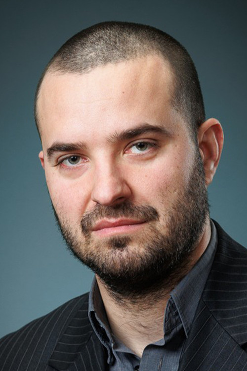 Márton Pallag as Áron