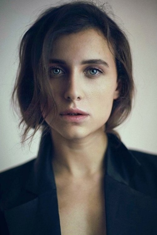 Nicole Fornaro as Giornalista