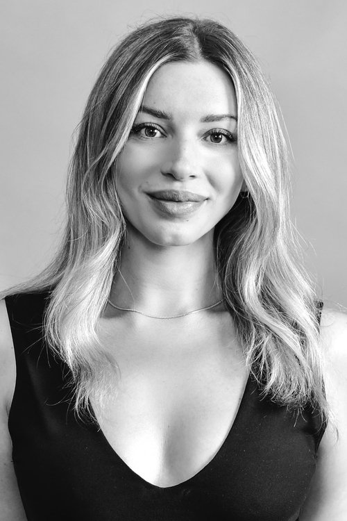 Sarah Sarandos as Selfie Girl (uncredited)