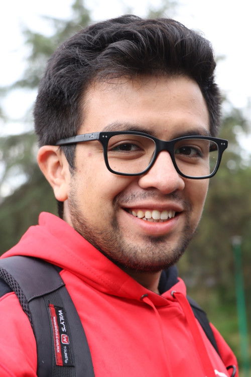 Noé R. Mejía as Isaac (Mejor amigo)