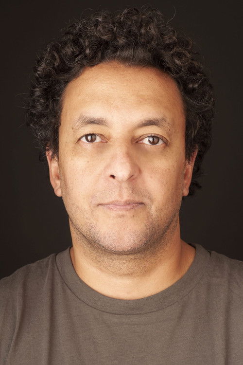 João Araújo as Empregado da Loja