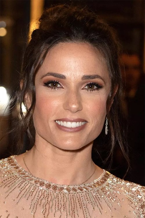 Capucine Anav as Car wash girl