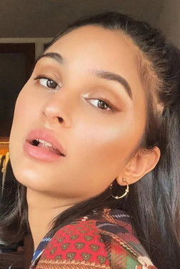 Alaviaa Jaaferi as Self