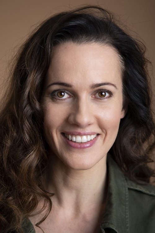 Petra Bučková as Paula