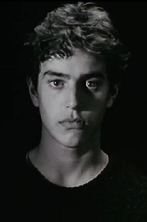 Bruno Terra as João