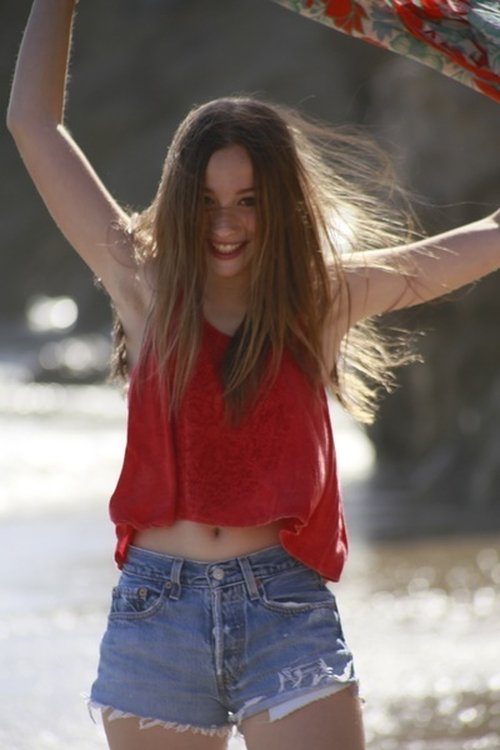 Natasha Garretón as Emily