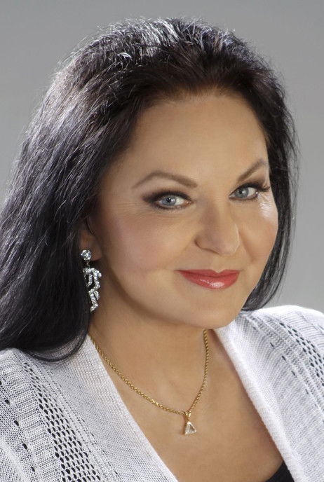 Crystal Gayle as Self - Special Guest