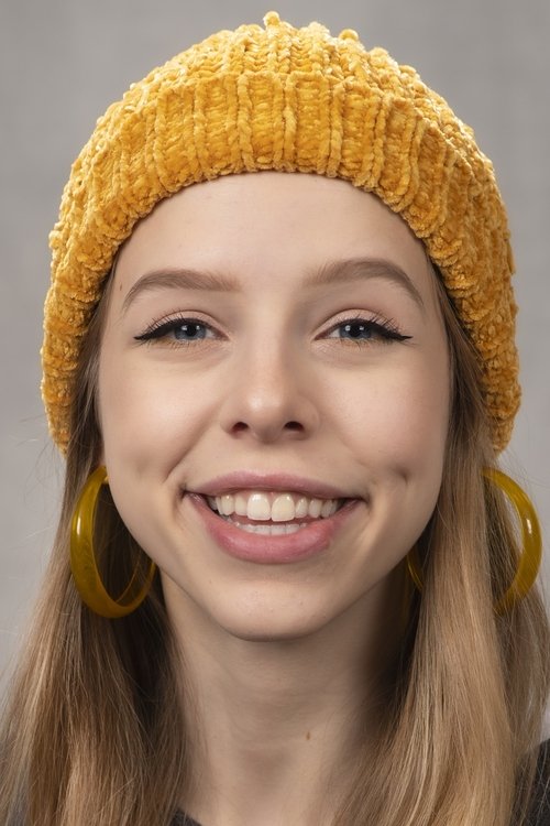 Mia Katz as Roxie Spark